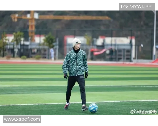 鹿晗携手足球明星展现青春活力引领体育与娱乐的完美结合